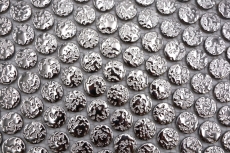 Hand-patterned ceramic mosaic tile Button Loop Penny Round uni silver hammered MOS10-0207_m