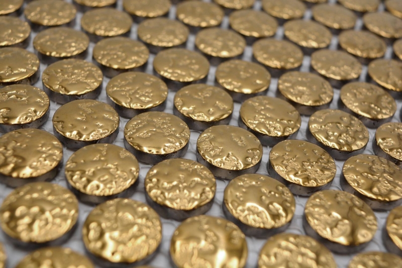 Hand-patterned ceramic mosaic tile Button Loop Penny Round uni gold hammered MOS10-0707_m