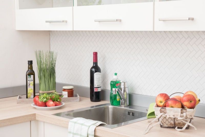 Hand-painted mosaic tile ceramic herringbone white matt bathtub cladding MOS24-CHB05WM_m