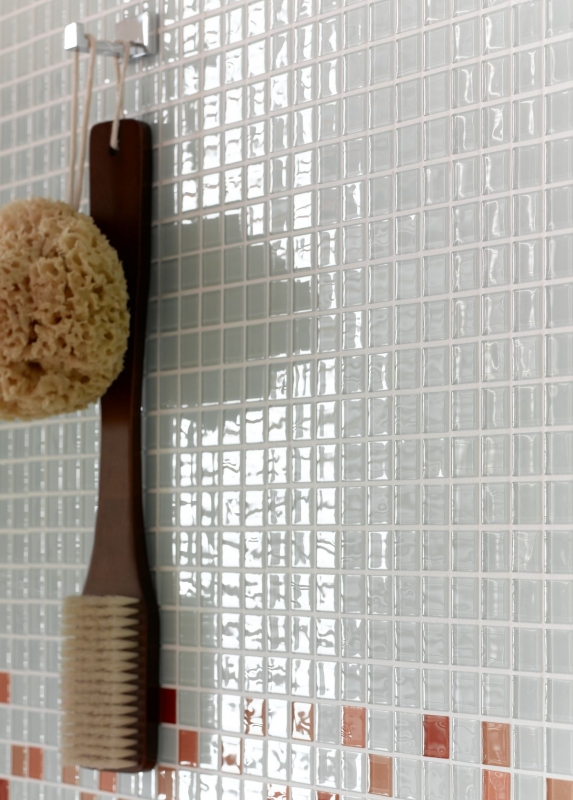 Hand-painted mosaic tile Translucent white with green tint Glass mosaic Crystal BAD WC MOS60-0102_m